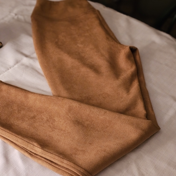 Nine West Faux Suede Leggings. - Picture 1 of 4